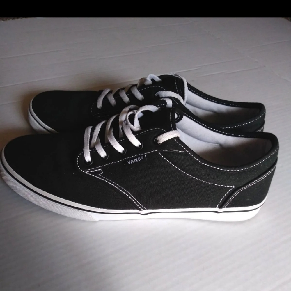 Vans off the wall black skate shoe 9 women's 7.5M